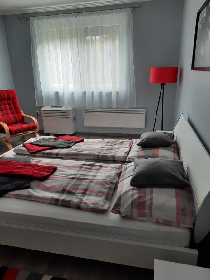 Kodaly Apartman Еґер Екстер'єр фото